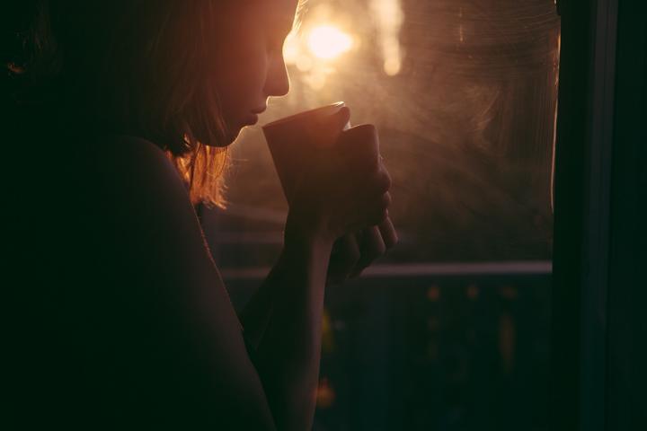 Manchmal gibt es keine Worte, um zu trösten. Eine warme Berührung oder eine Tasse Tee sind dann oft der bessere Trost.